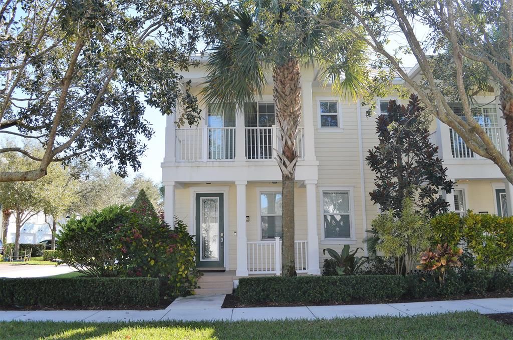 Photo of 1302 N Sunshine Drive, Jupiter, FL 33458 (MLS # R10682198)