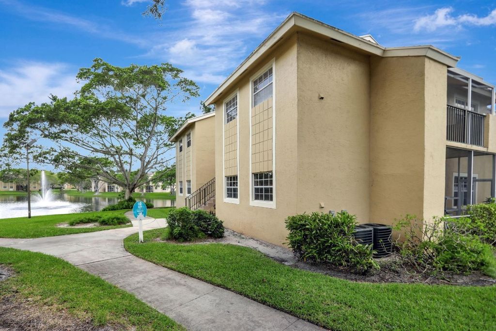 Photo of 660 Cypress Club Way #D11, Deerfield Beach, FL 33064 (MLS # F10545462)