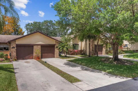 160 Ramblewood Circle, Royal Palm Beach, FL MLS: R11081312
