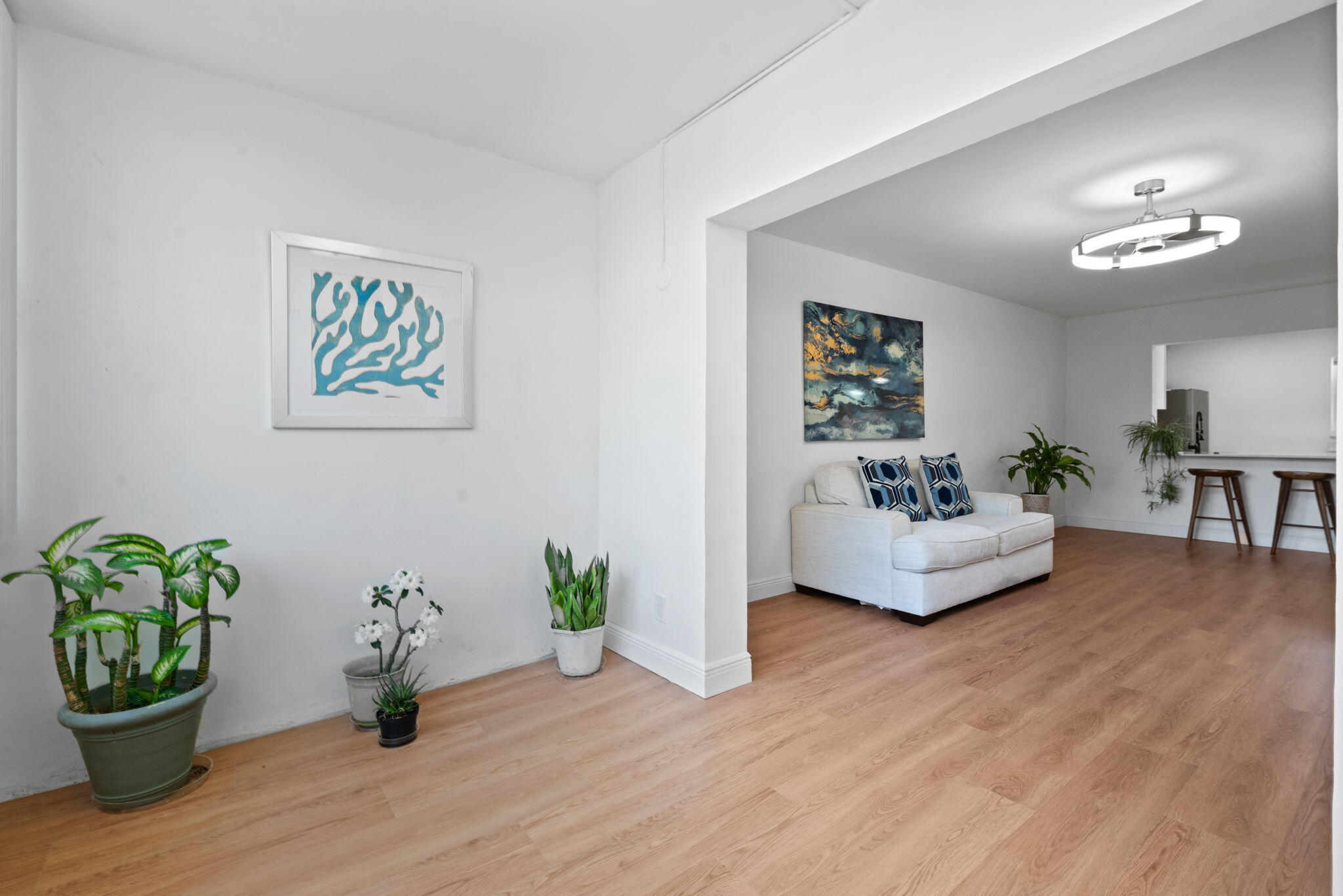 VILLAGE ROYALE ON THE GREEN CONDO - Residential