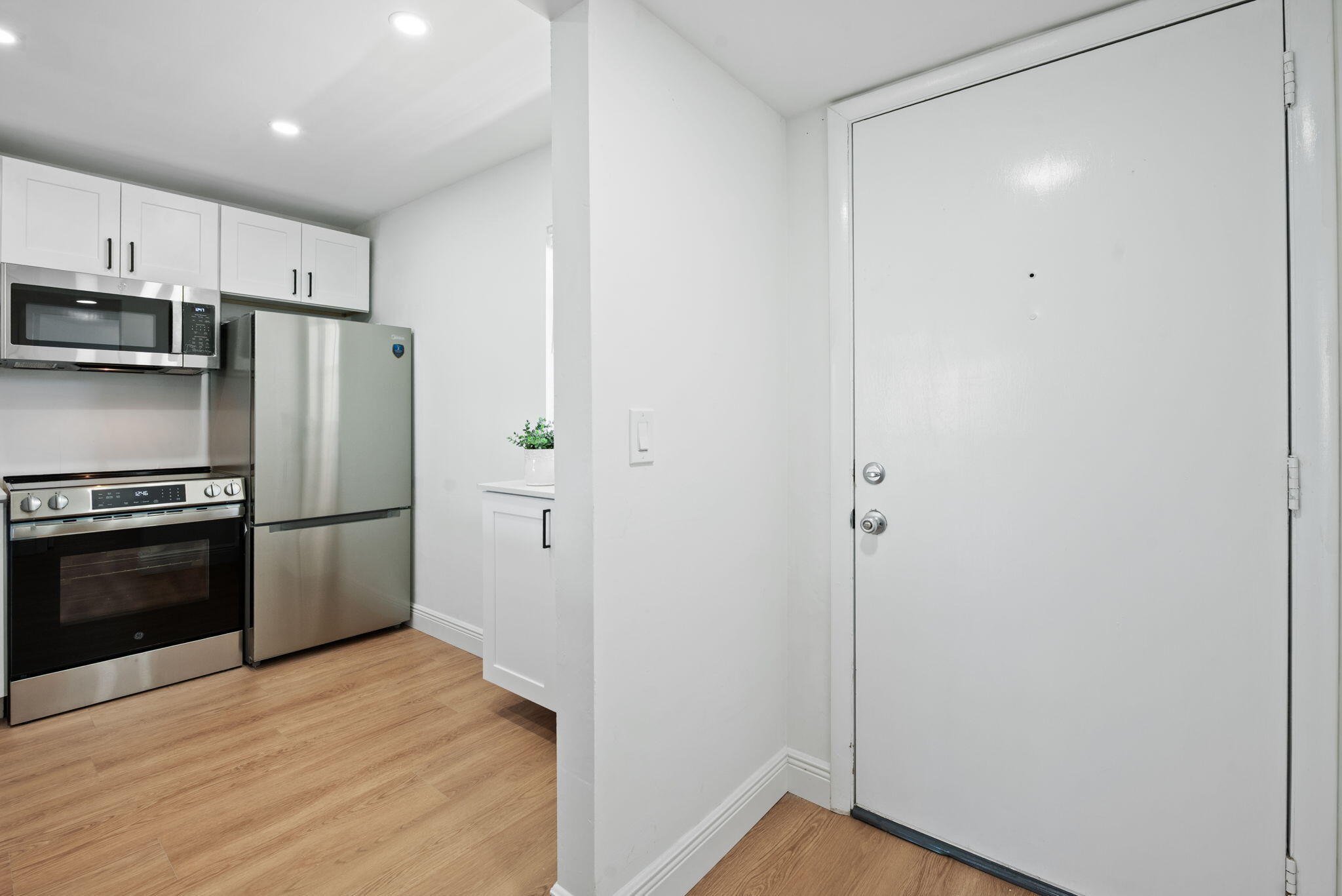 VILLAGE ROYALE ON THE GREEN CONDO - Residential