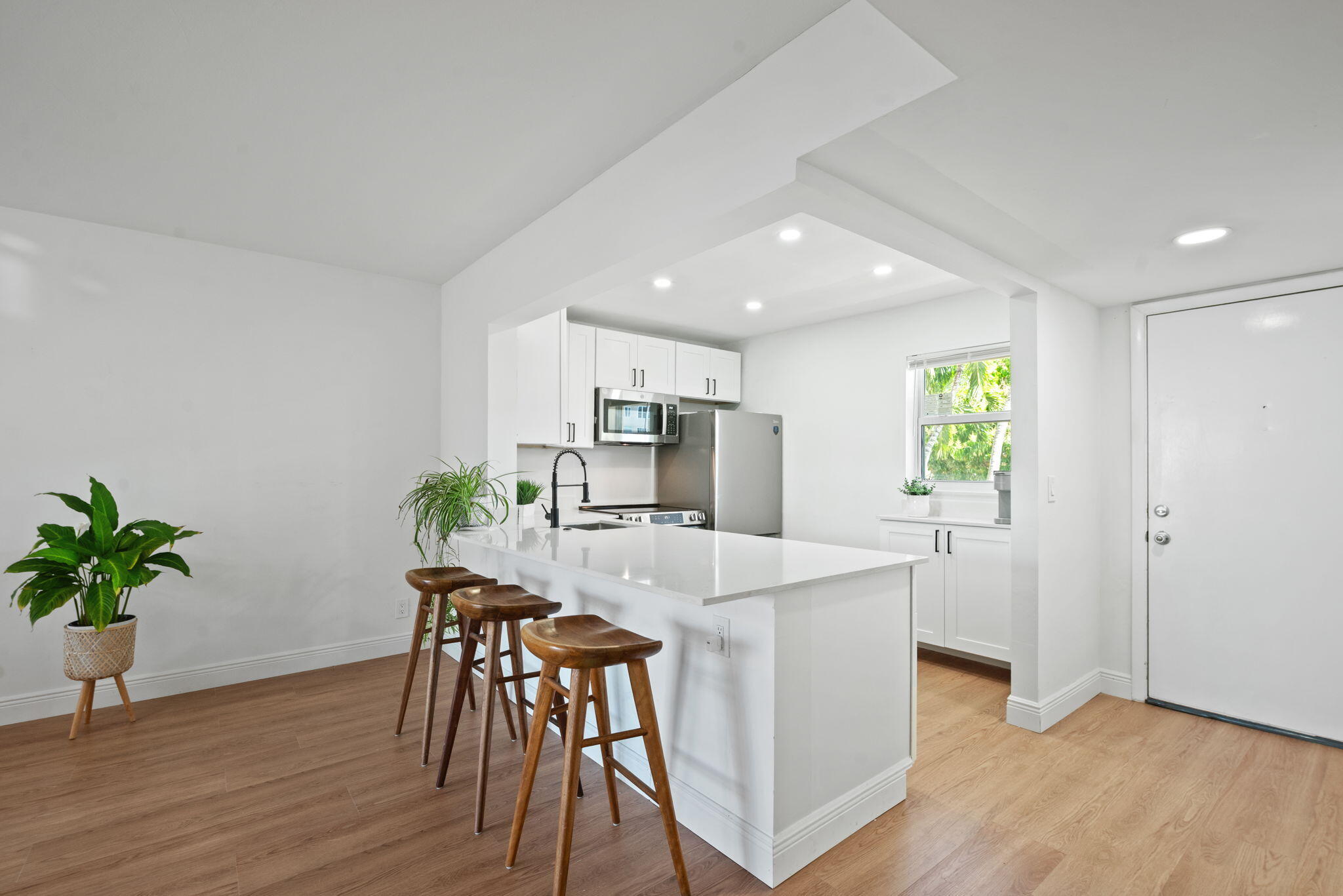 VILLAGE ROYALE ON THE GREEN CONDO - Residential