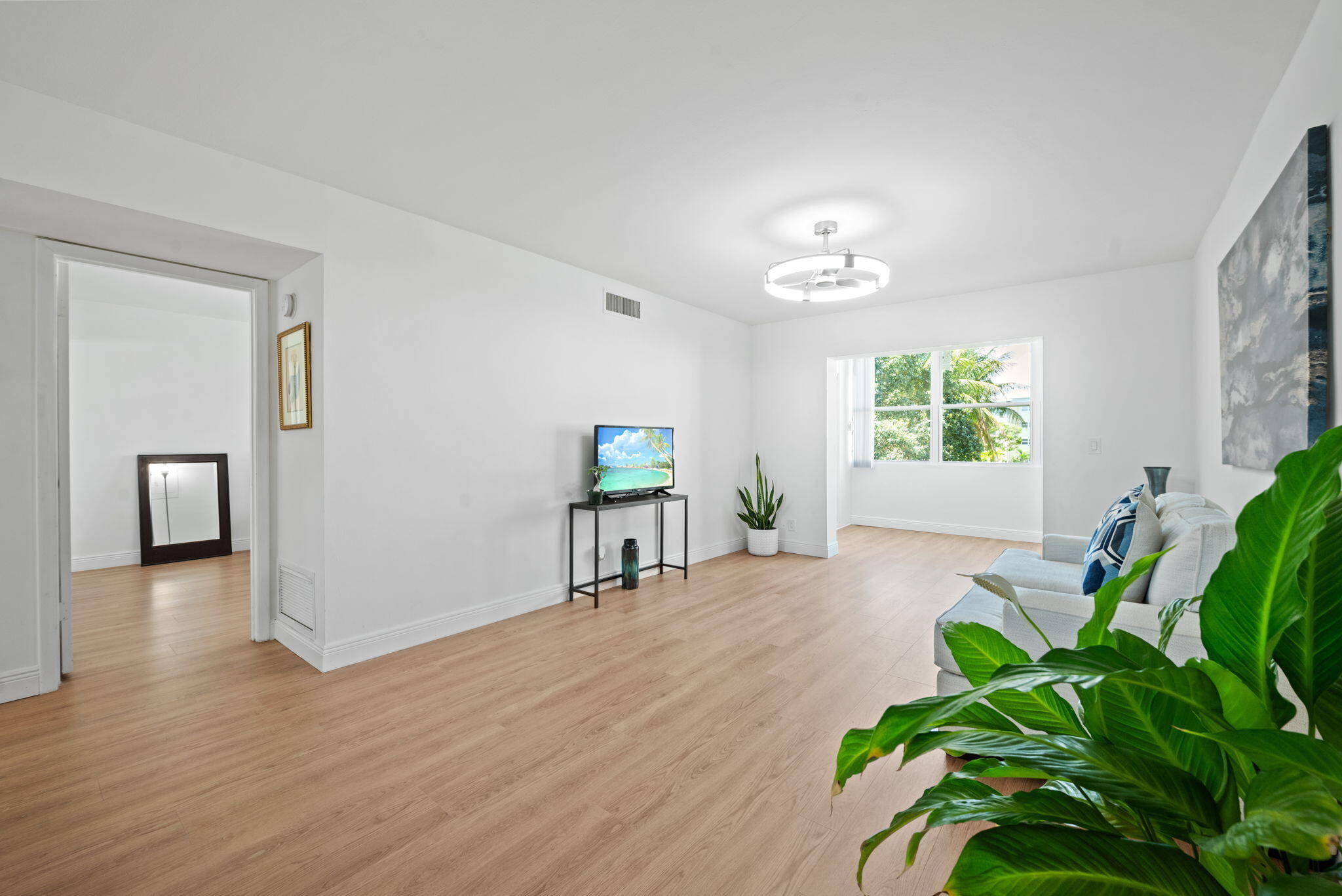 VILLAGE ROYALE ON THE GREEN CONDO - Residential