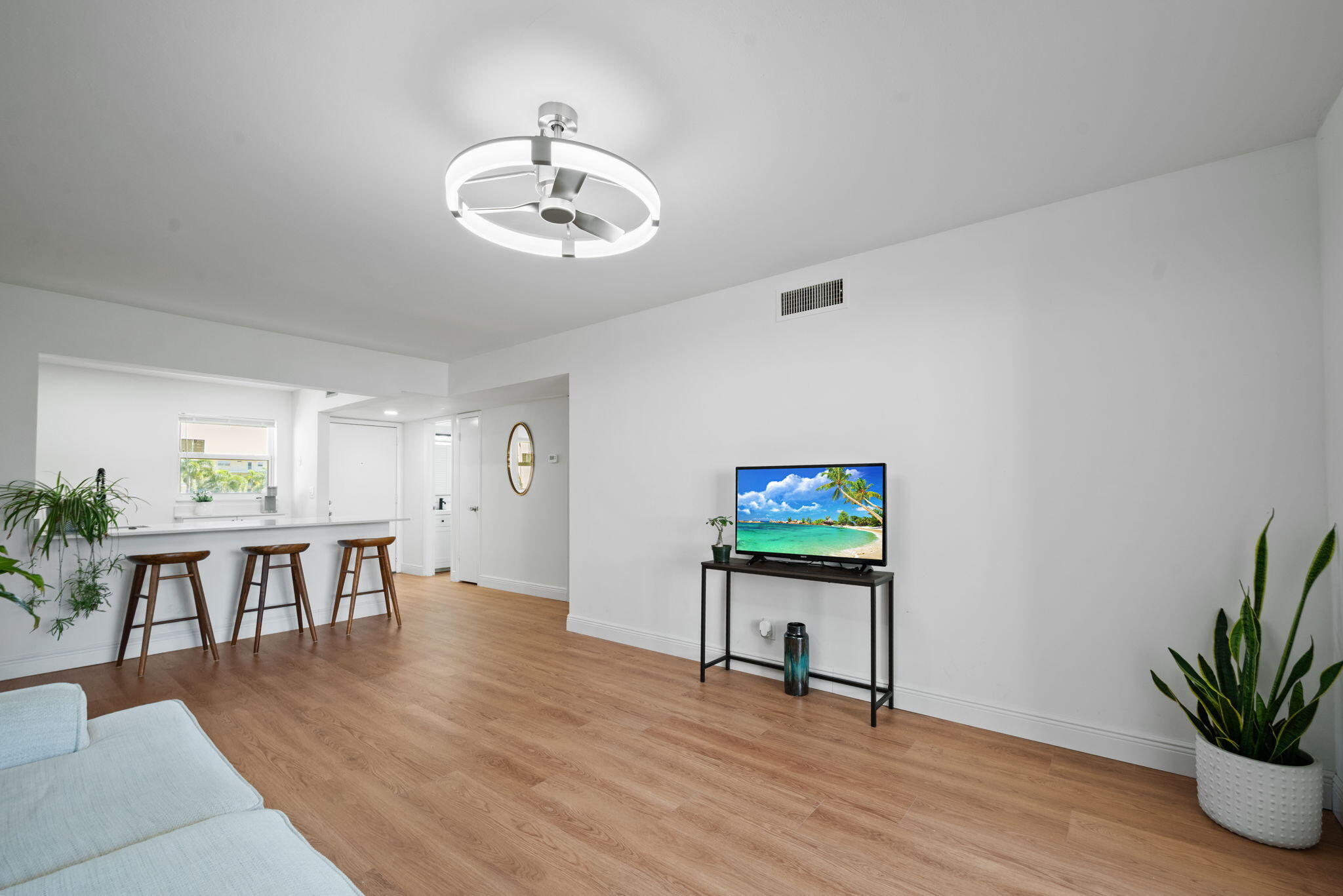 VILLAGE ROYALE ON THE GREEN CONDO - Residential