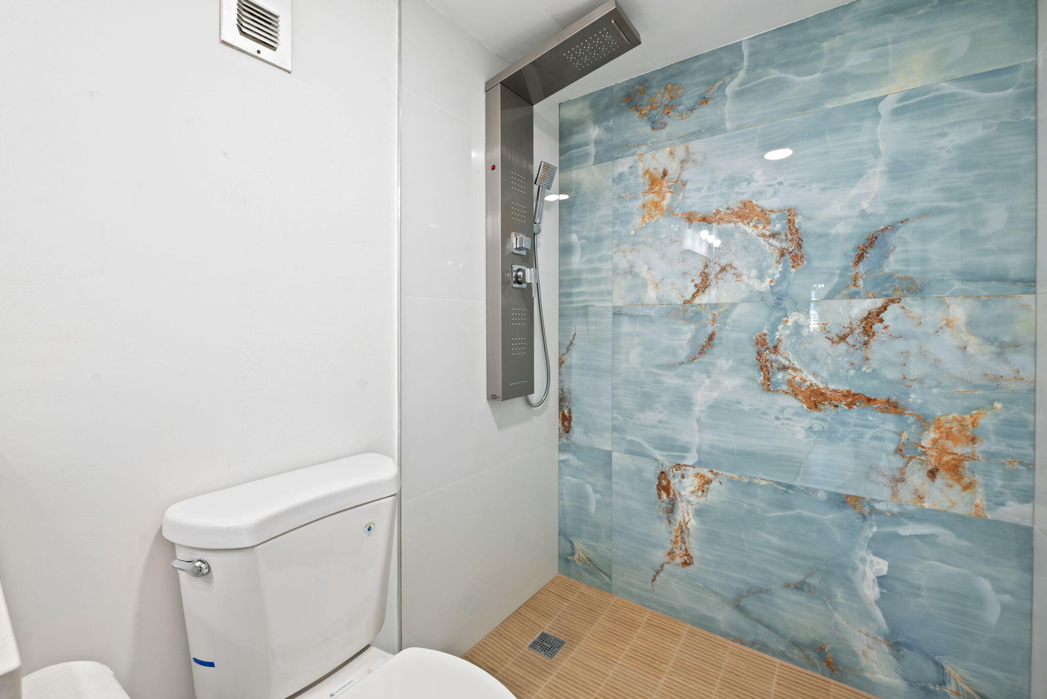 230 NE 26th Avenue 2160