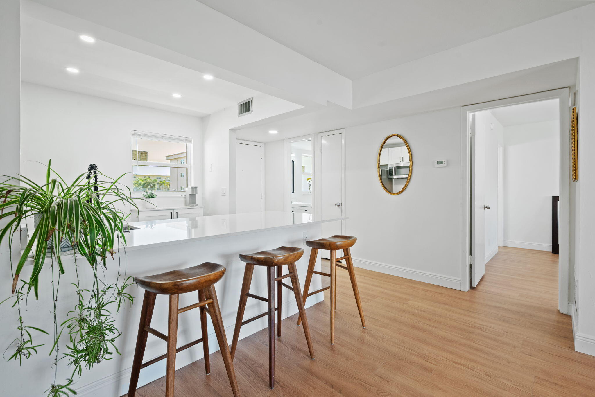 VILLAGE ROYALE ON THE GREEN CONDO - Residential