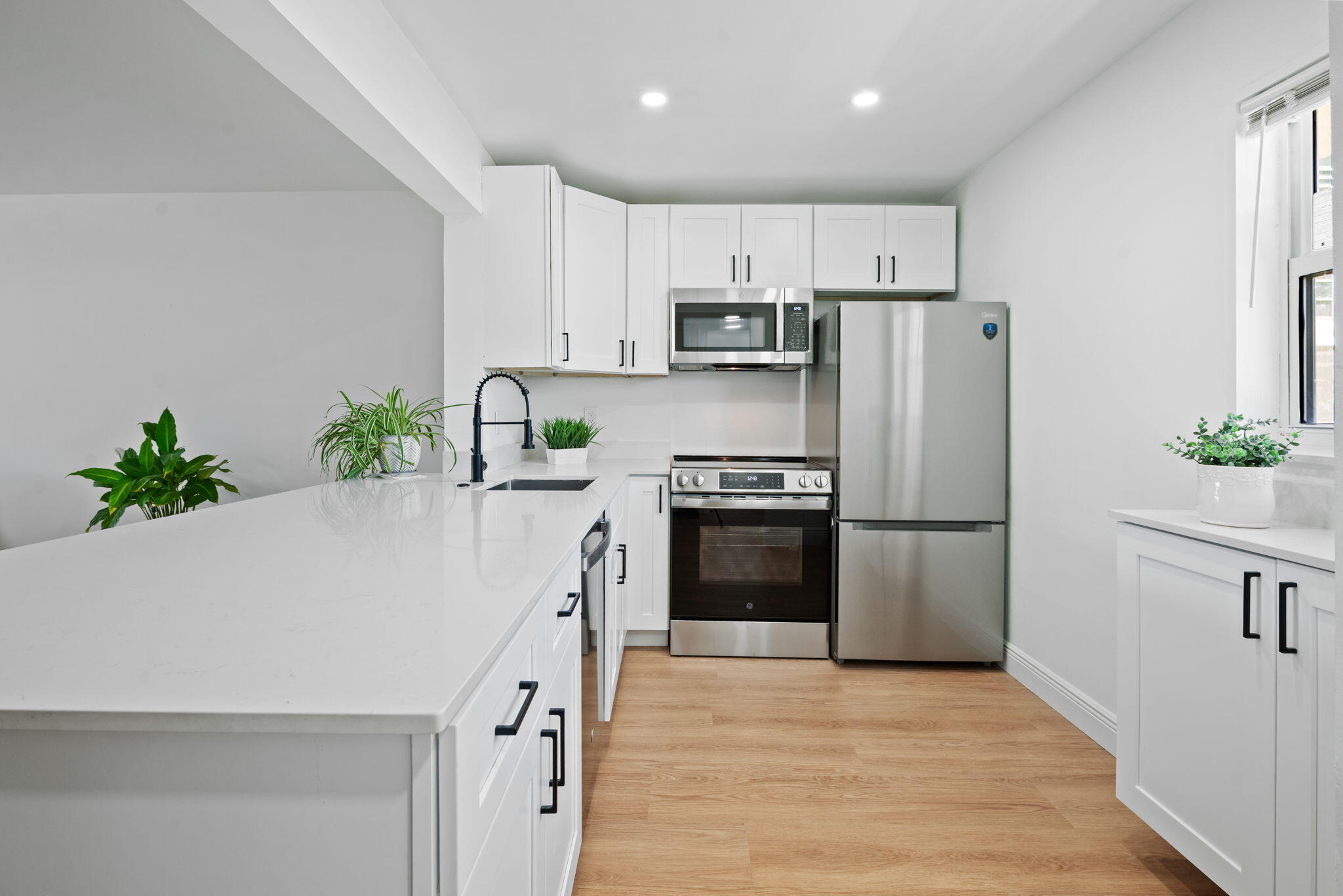 VILLAGE ROYALE ON THE GREEN CONDO - Residential