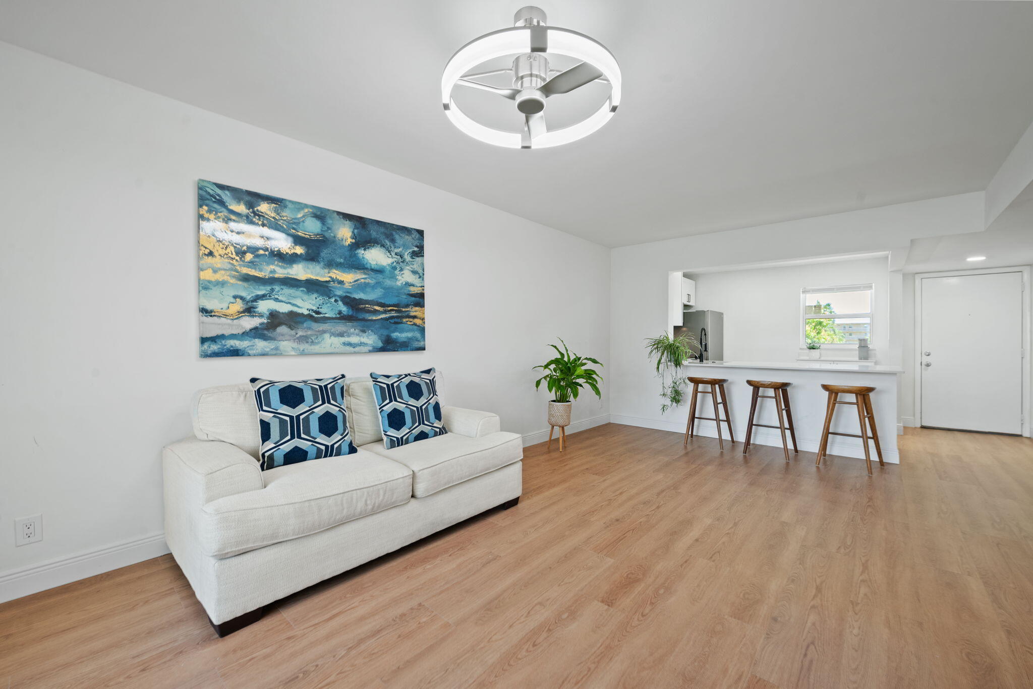 VILLAGE ROYALE ON THE GREEN CONDO - Residential