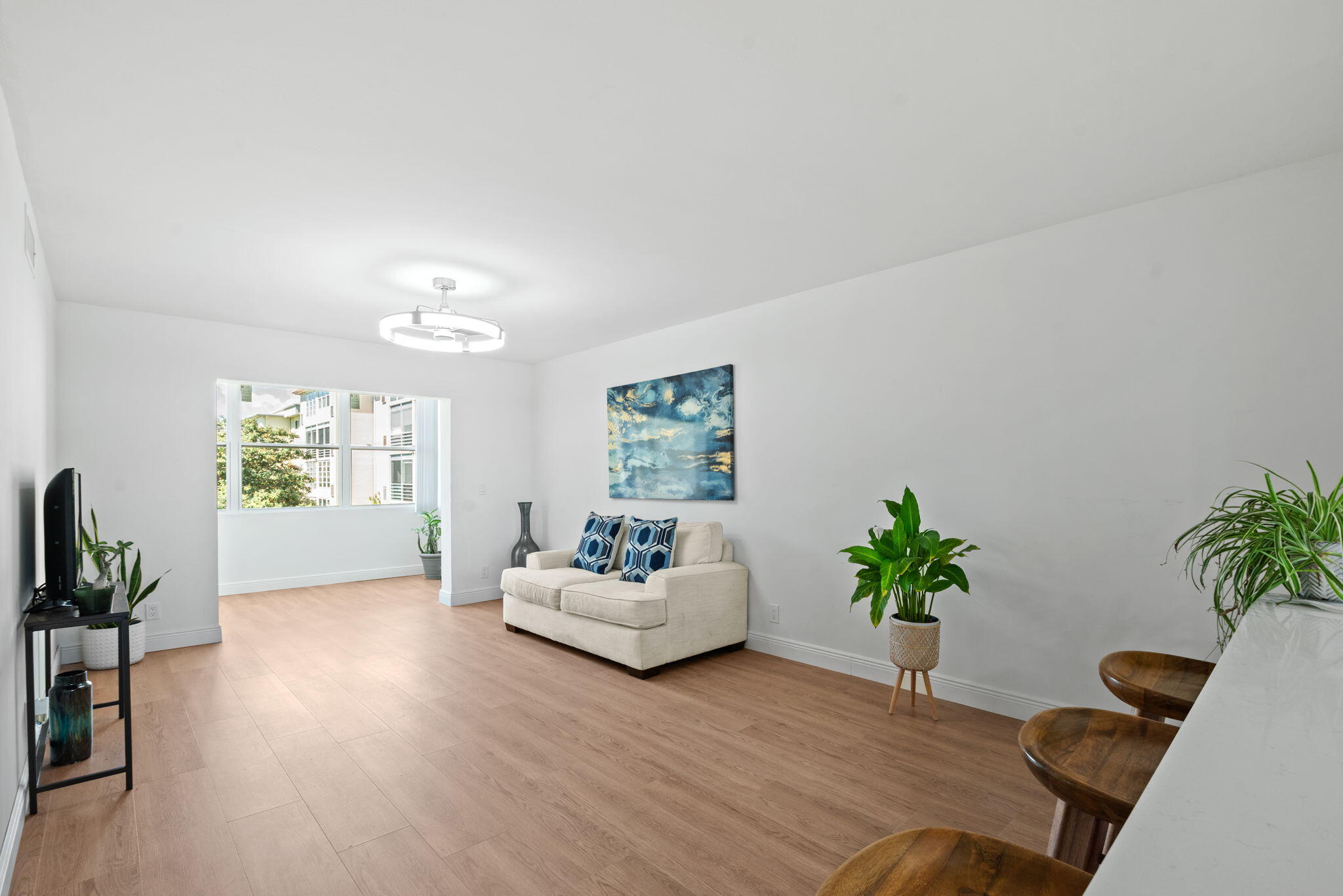 VILLAGE ROYALE ON THE GREEN CONDO - Residential