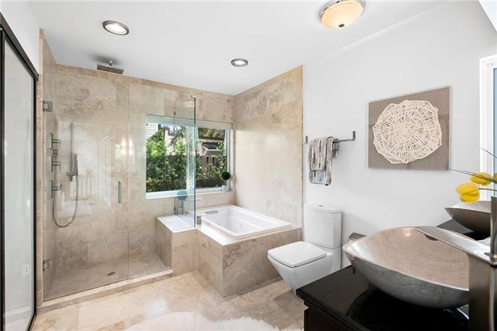 Photo of 916 SE 5th Court, Fort Lauderdale, FL 33301 (MLS # F10500524)