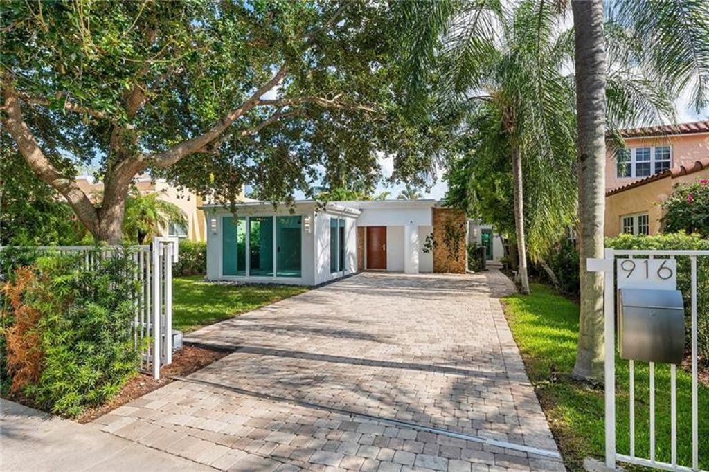 Photo of 916 SE 5th Court, Fort Lauderdale, FL 33301 (MLS # F10500524)