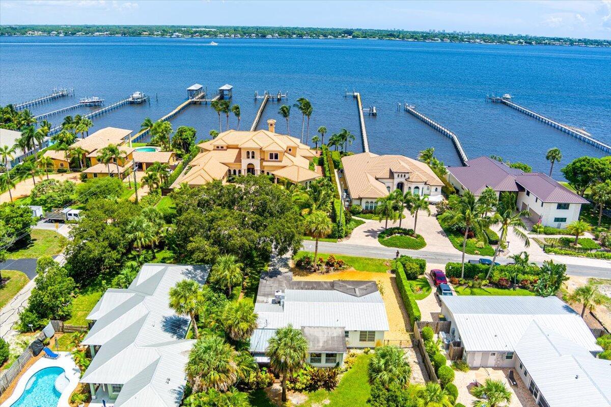 804 SE Riverside Drive