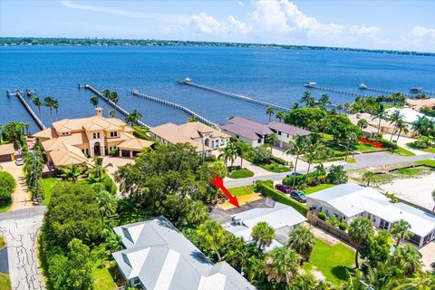 Photo of 804 SE Riverside Drive, Stuart, FL 34994 (MLS # R11100461)