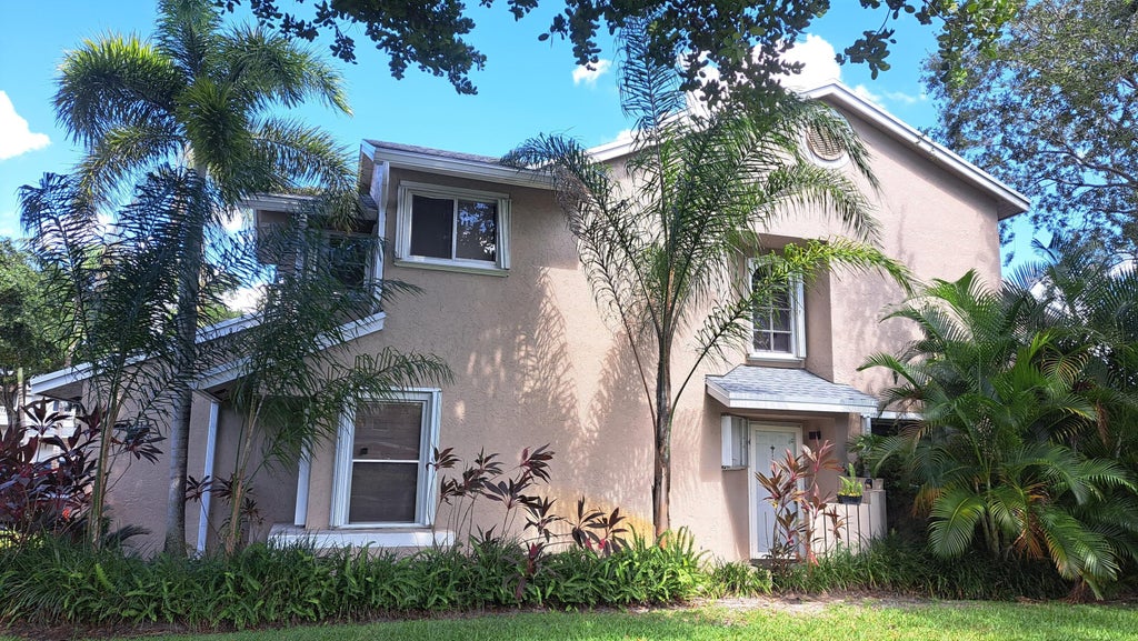 Photo of 2226 DISCOVERY Circle W, Deerfield Beach, FL 33442 (MLS # B26080983)