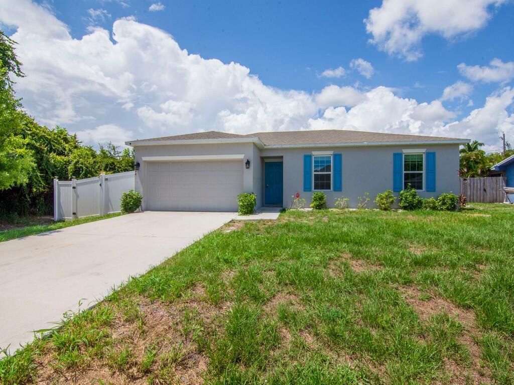 Photo of 1044 SE Lansdowne Avenue, Port Saint Lucie, FL 34983 (MLS # R11002074)