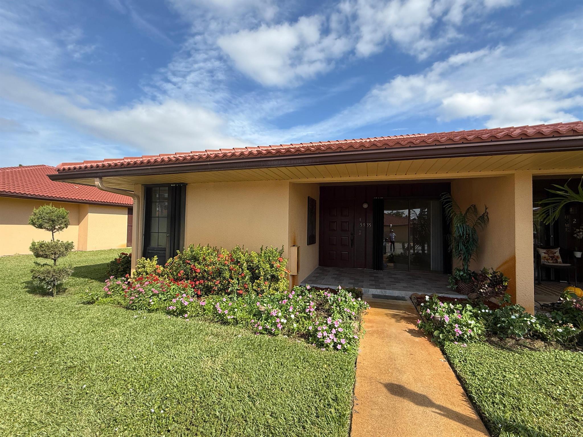 FOREST HILL VILLAS GARDEN - Residential