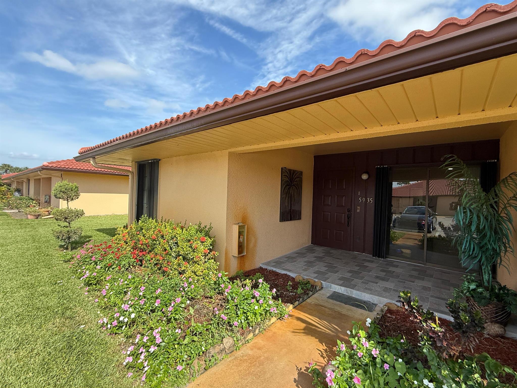 FOREST HILL VILLAS GARDEN - Residential