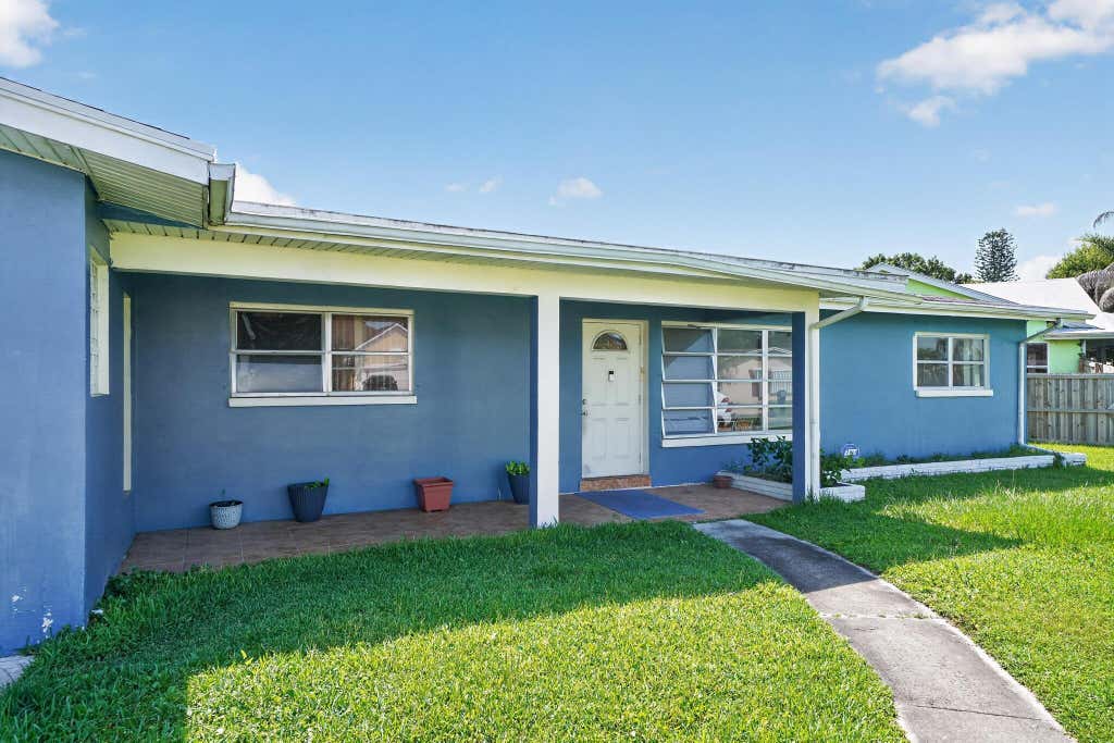 Photo of 113 W Arbor Avenue, Port Saint Lucie, FL 34952 (MLS # B26050634)