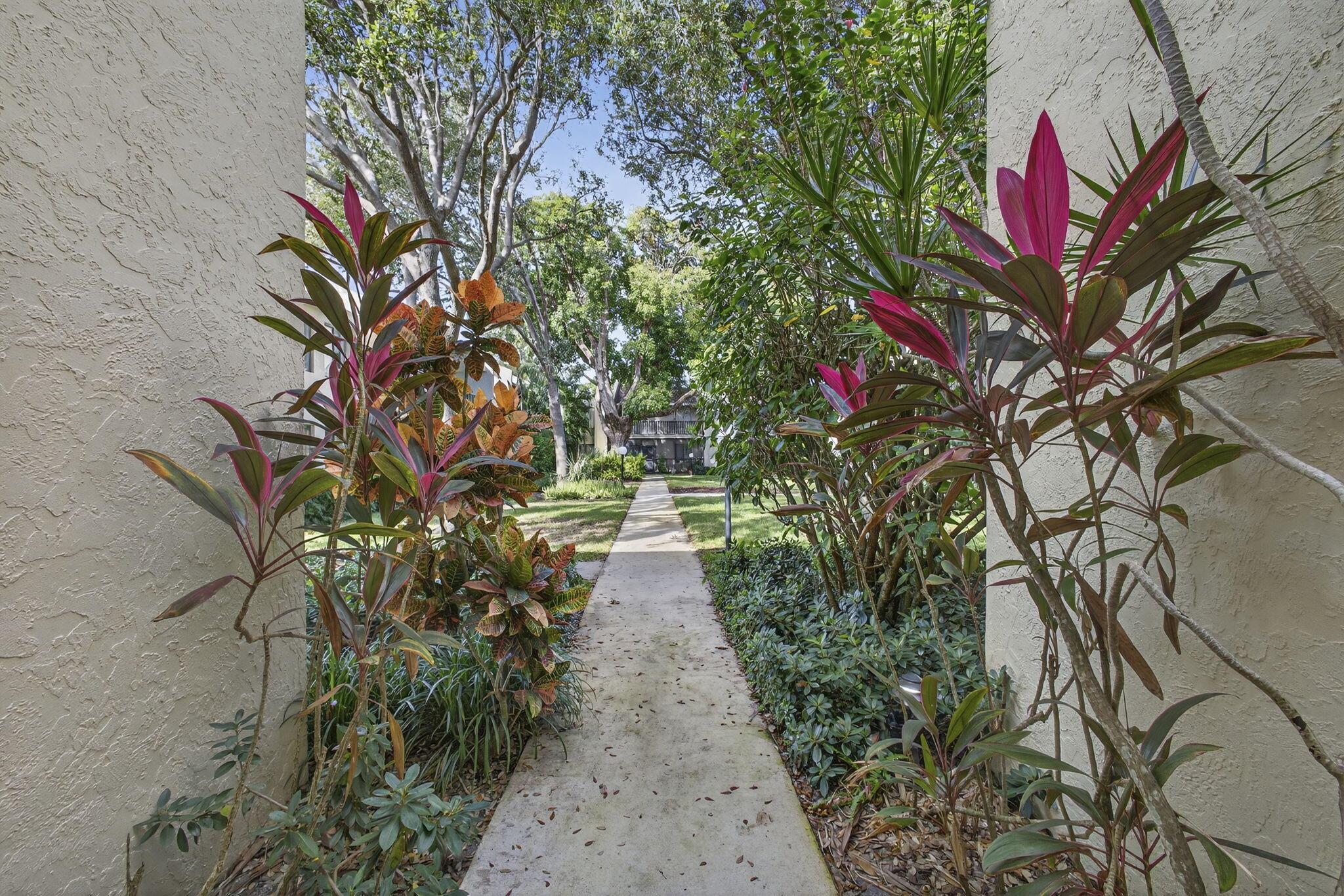 PINES OF JUPITER/TEQUESTA - Residential