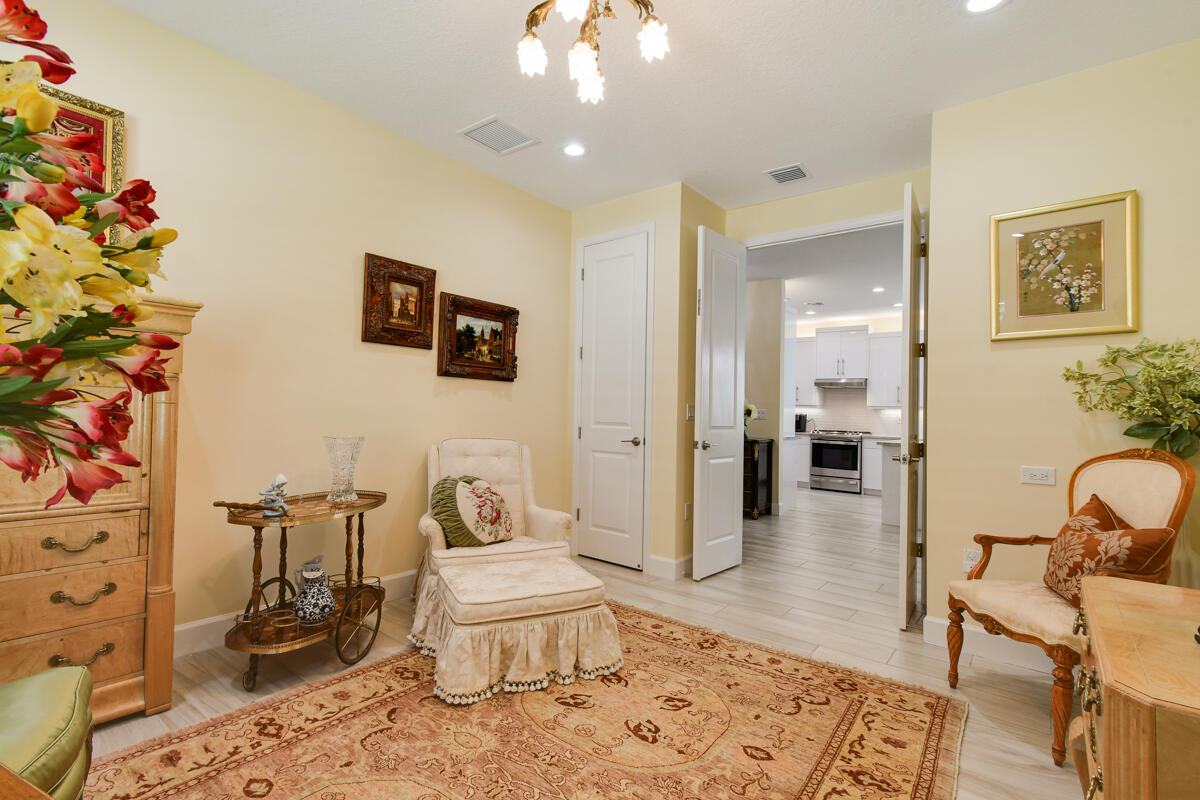 Valencia Cay - Residential