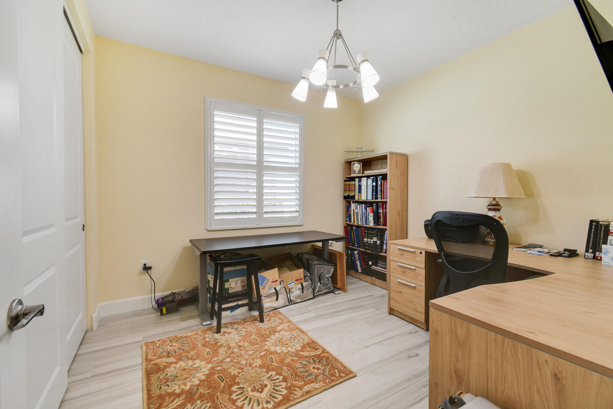 Valencia Cay - Residential