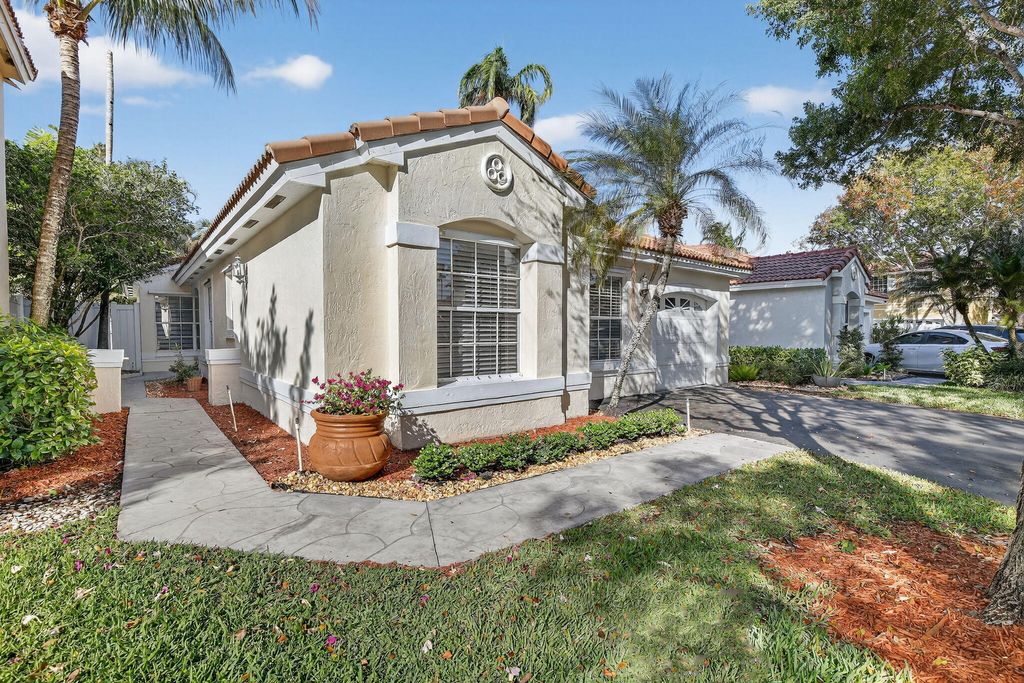 Photo of 922 Opal Terrace, Weston, FL 33326 (MLS # B26006018)