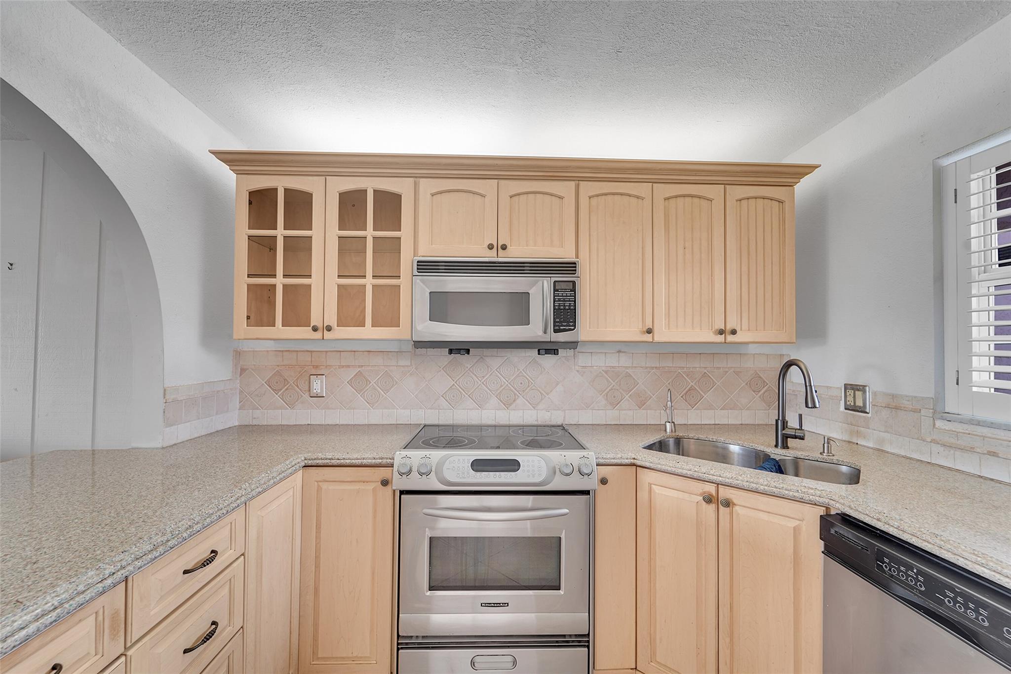 610 Tennis Club Dr 401