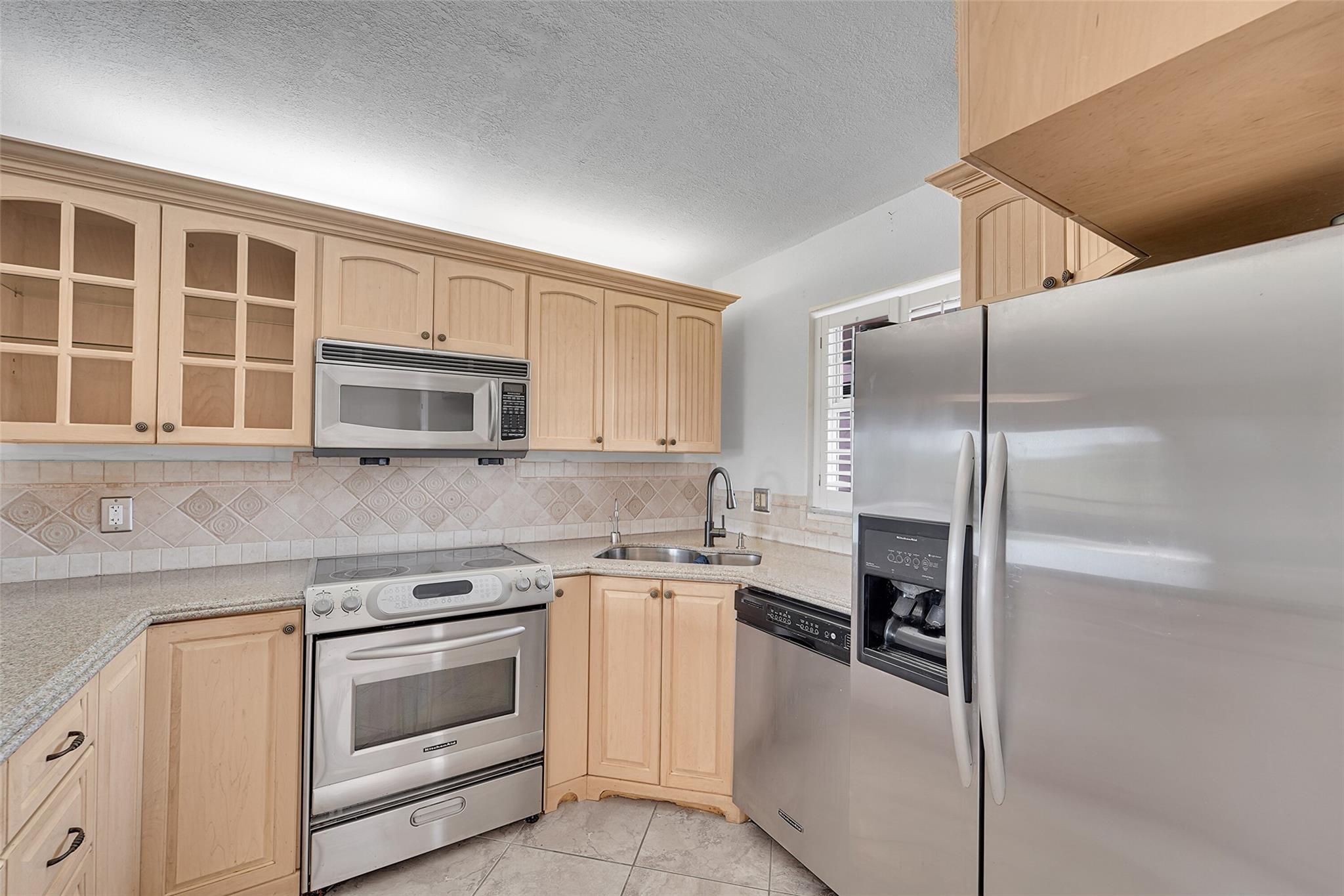 610 Tennis Club Dr 401
