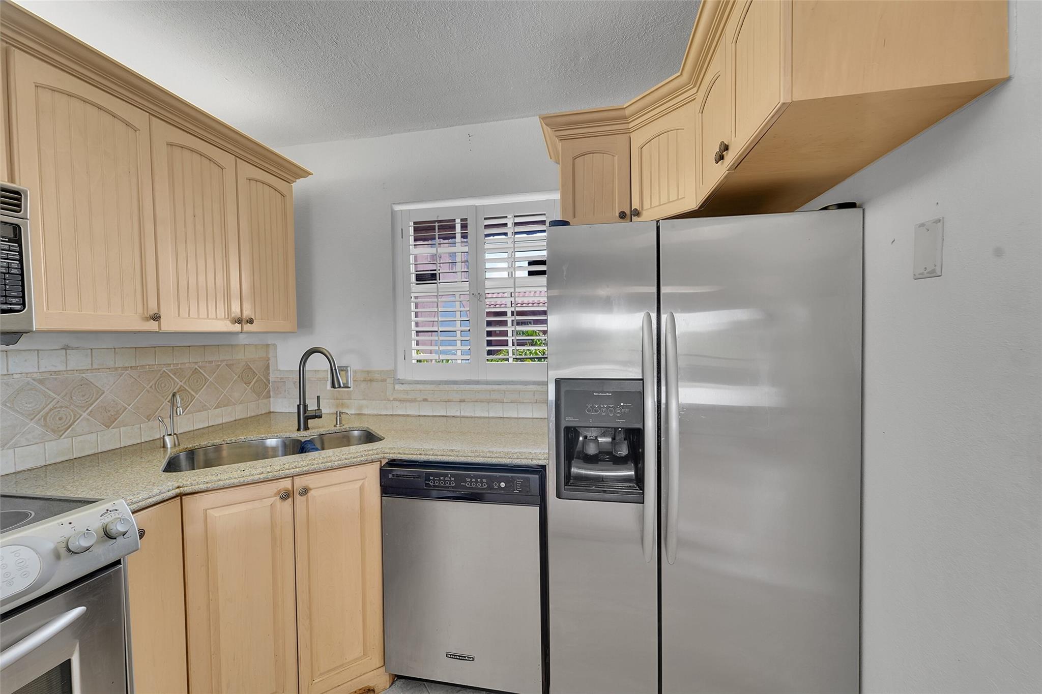 610 Tennis Club Dr 401