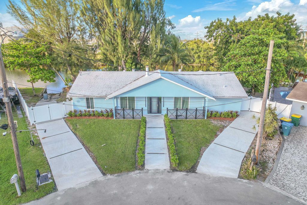 Photo of 4400 SW 37th Avenue, Dania Beach, FL 33312 (MLS # B26008842)