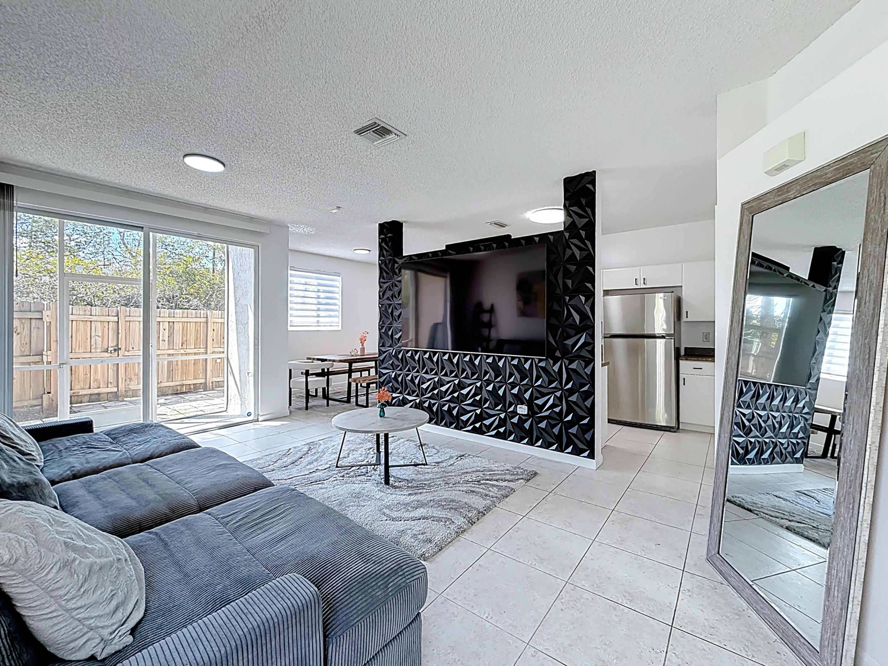 SAWGRASS EXCHANGE PLAT - Residential Lease