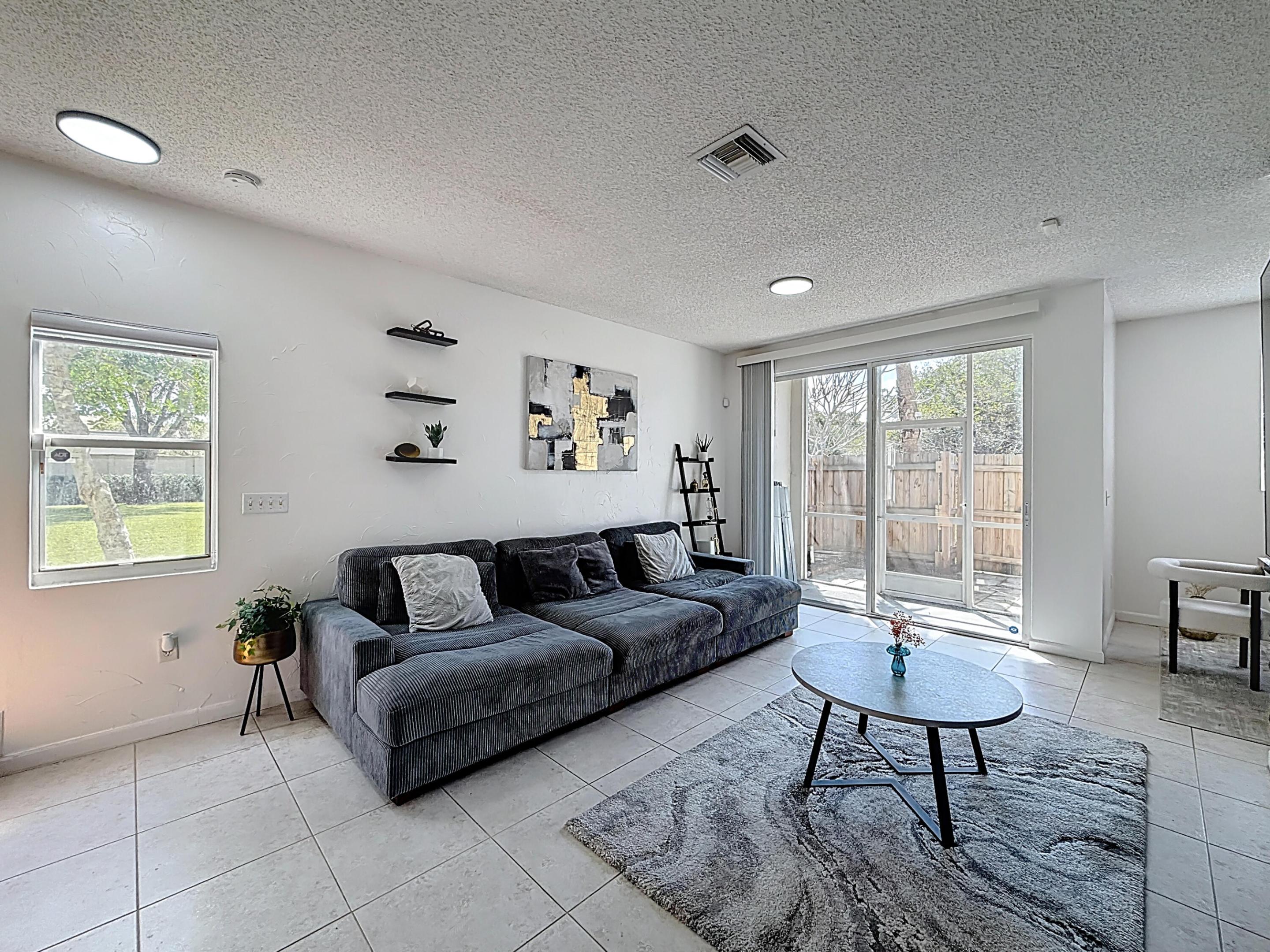 SAWGRASS EXCHANGE PLAT - Residential Lease