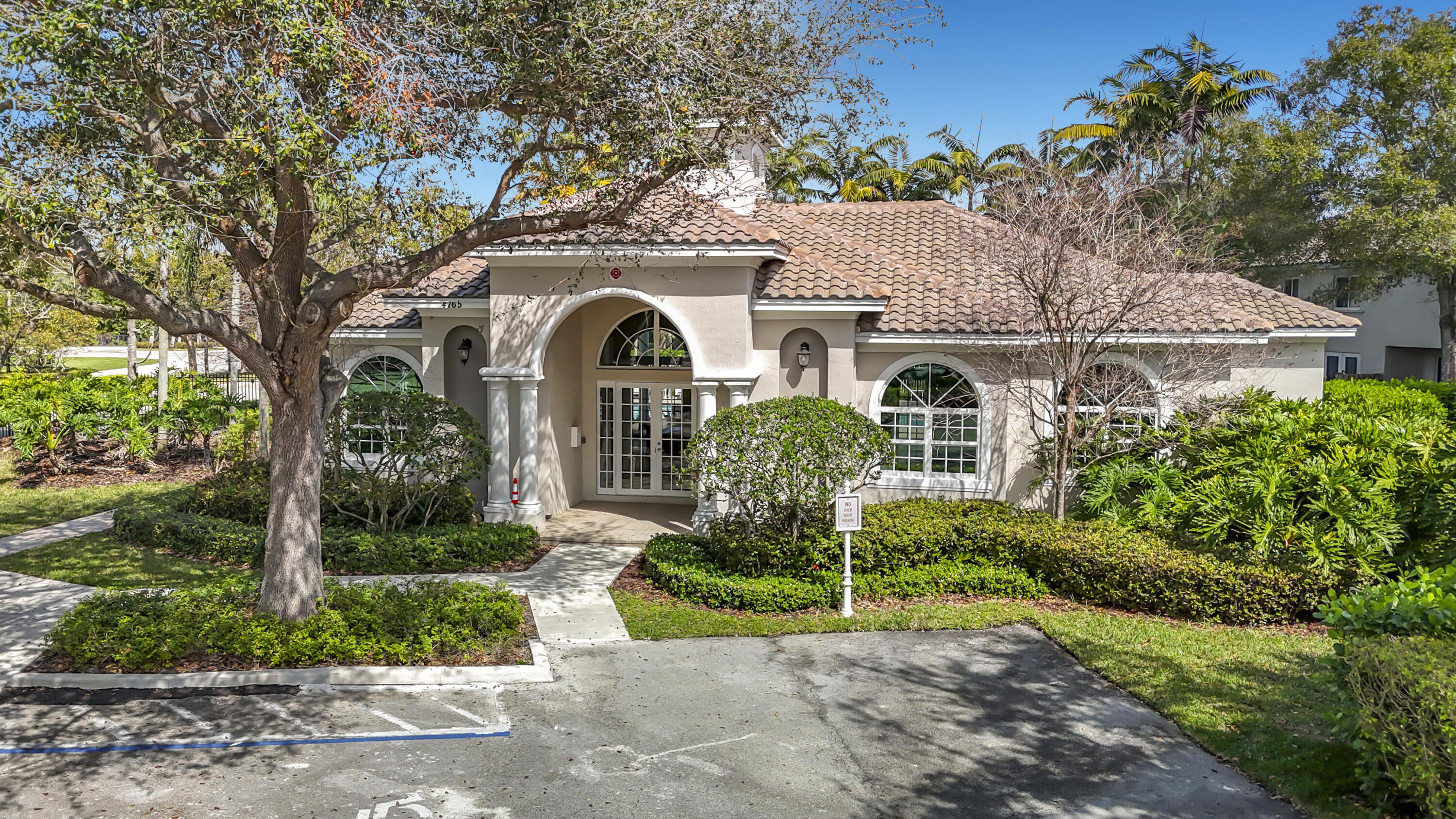 SAWGRASS EXCHANGE PLAT - Residential Lease