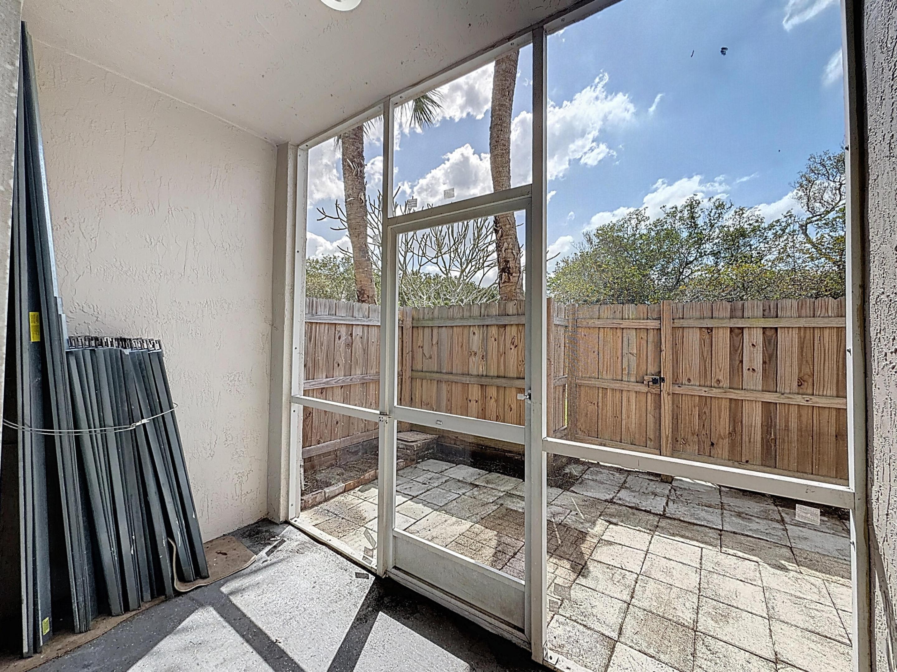 SAWGRASS EXCHANGE PLAT - Residential Lease