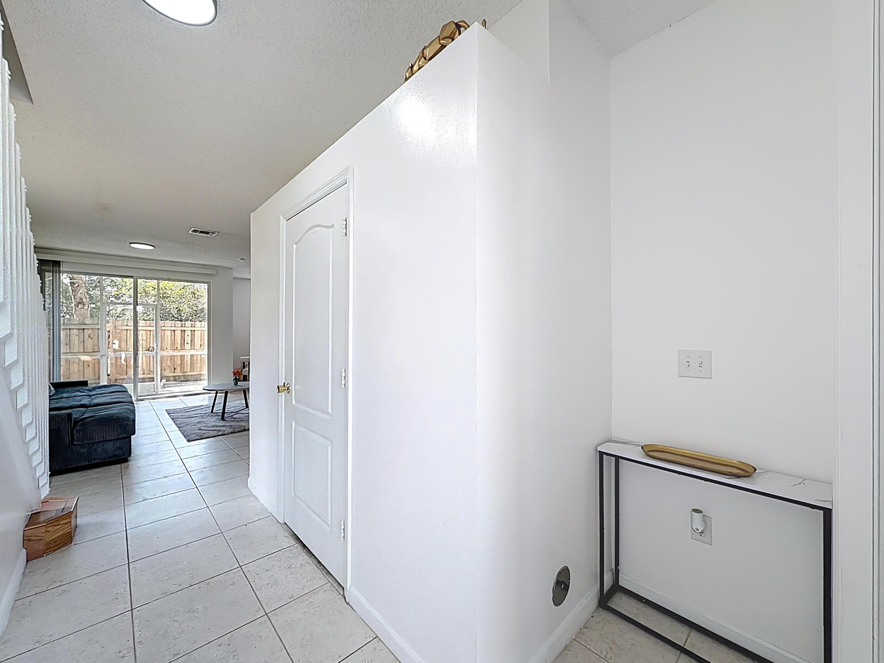 SAWGRASS EXCHANGE PLAT - Residential Lease