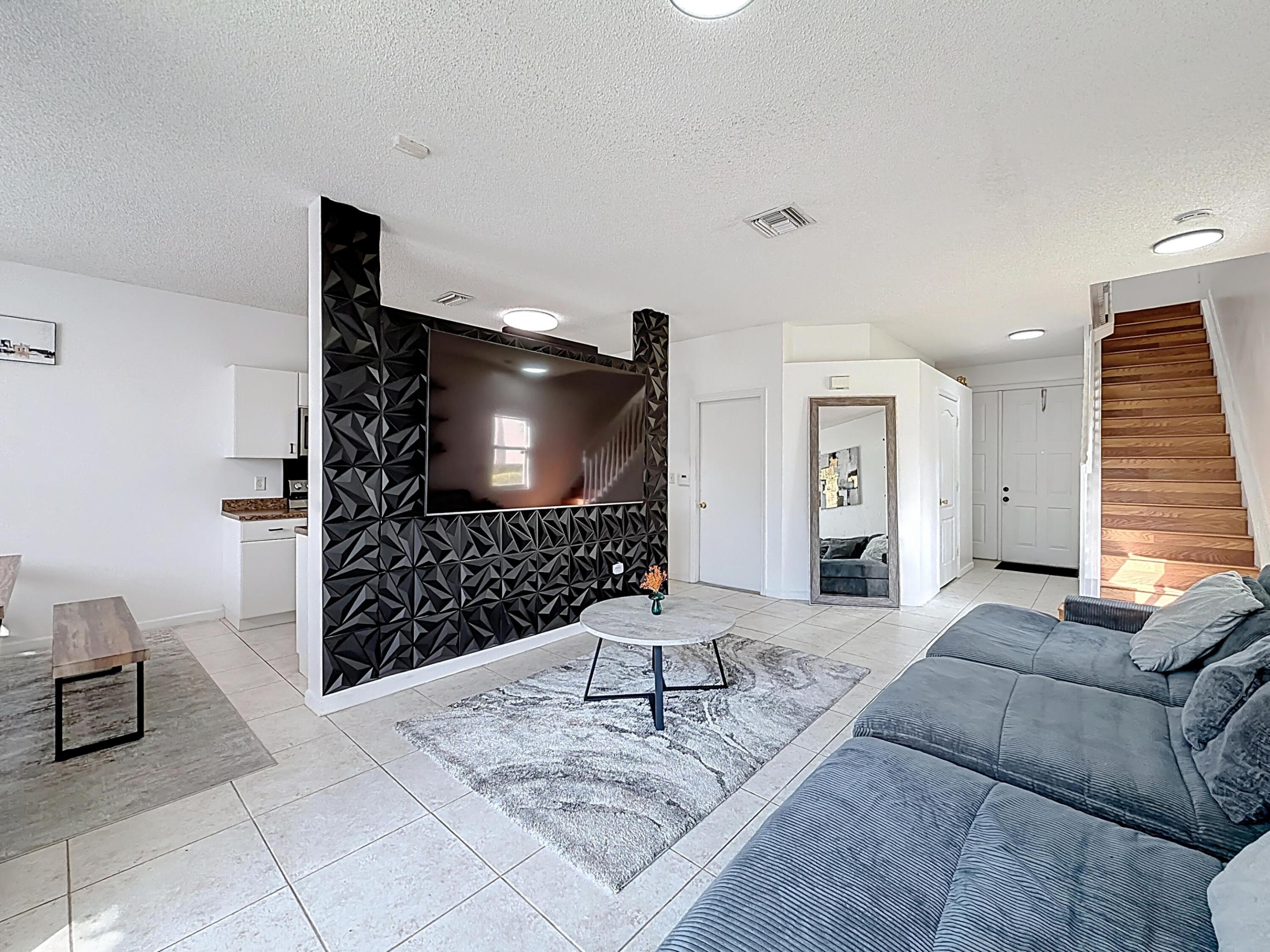 SAWGRASS EXCHANGE PLAT - Residential Lease