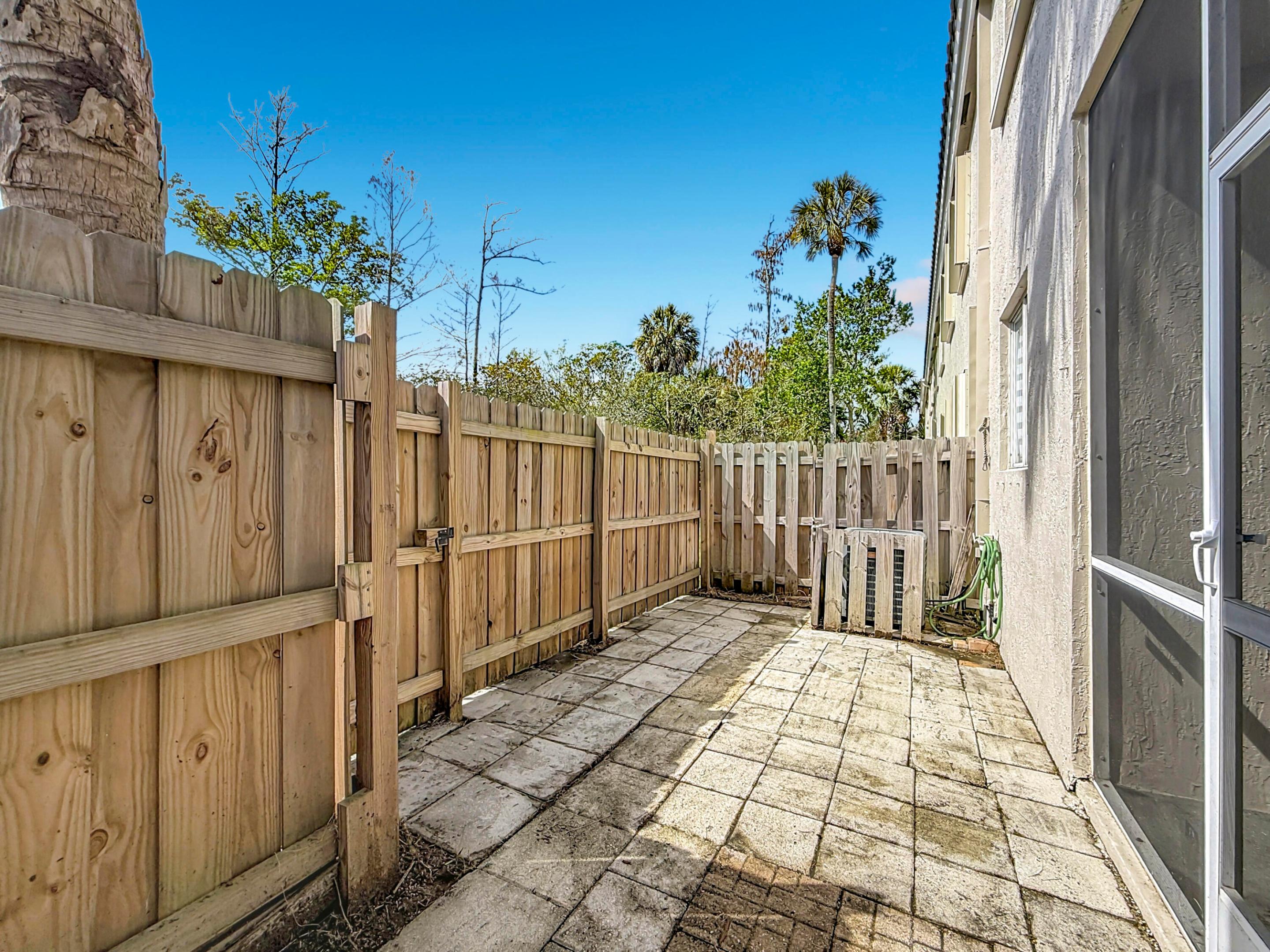 SAWGRASS EXCHANGE PLAT - Residential Lease