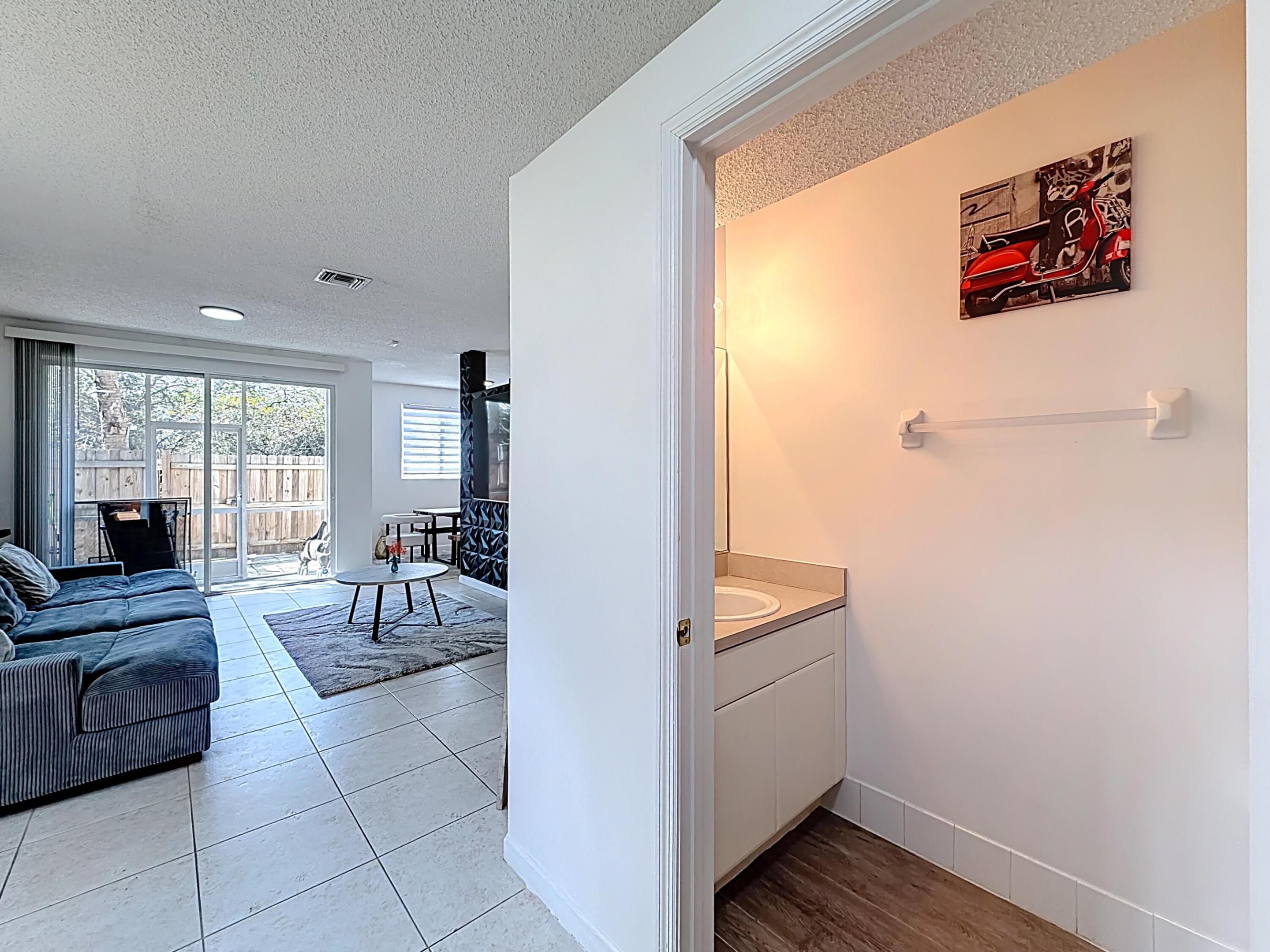 SAWGRASS EXCHANGE PLAT - Residential Lease