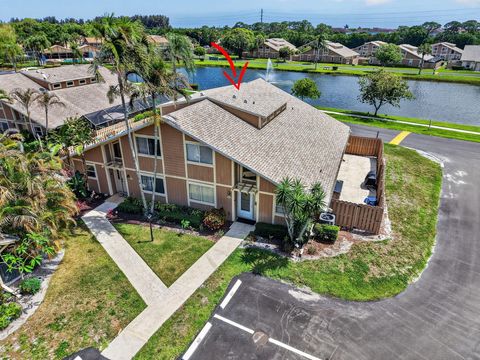 Photo of 102 Maplecrest Circle, Jupiter, FL 33458 (MLS # B26015457)