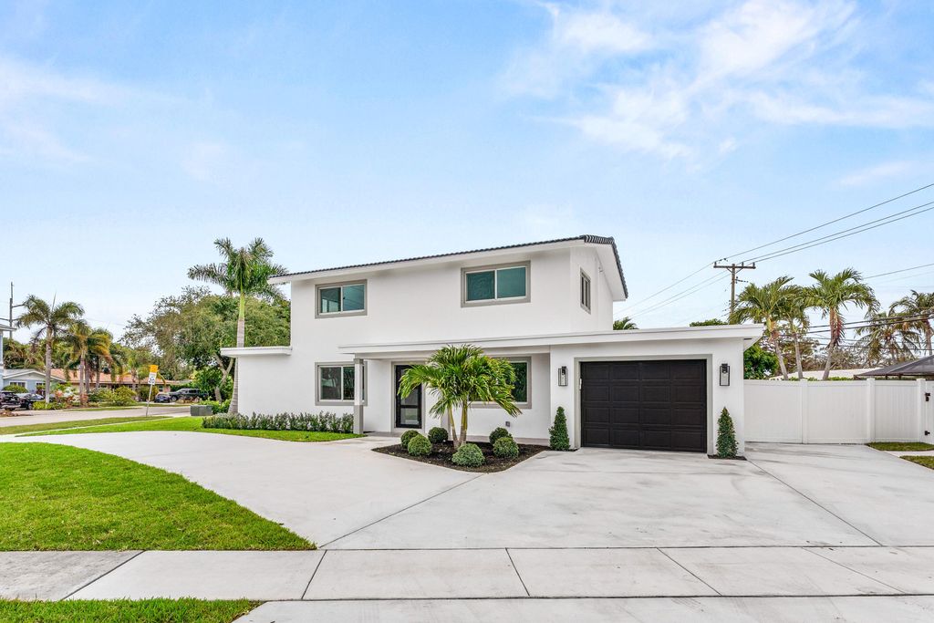 Photo of 900 SW 13th Street, Boca Raton, FL 33486 (MLS # B26025260)