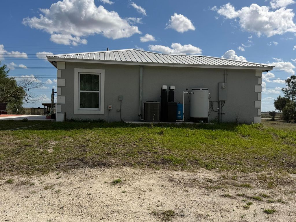 Photo of 5500 Hendry Isles Boulevard, Clewiston, FL 33440 (MLS # B26005020)