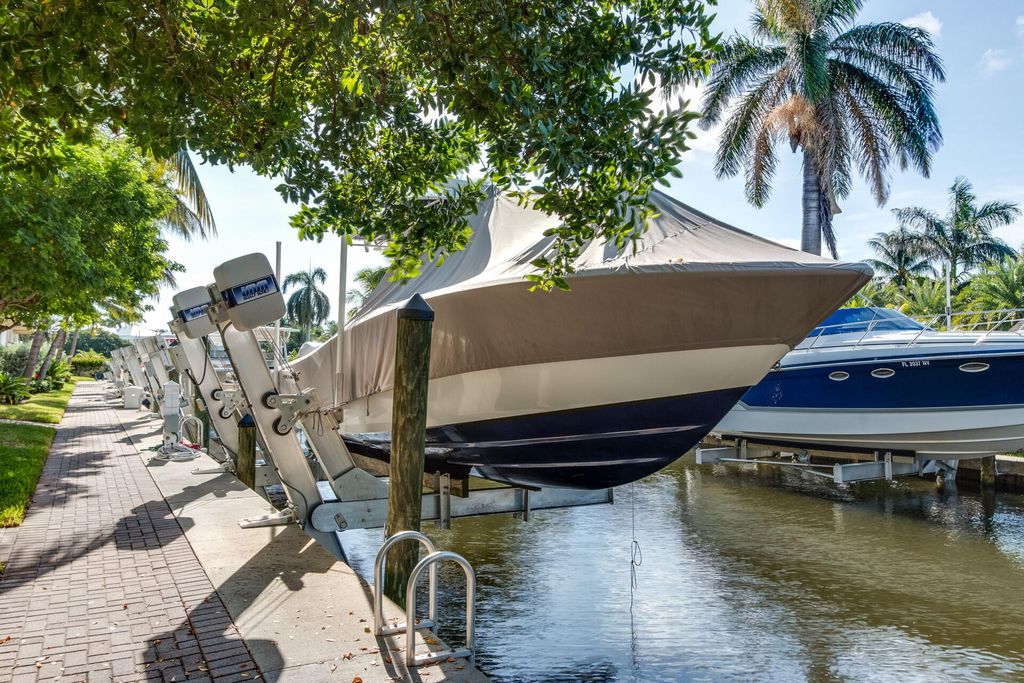 Photo of 828 Virginia Garden Drive, Boynton Beach, FL 33435 (MLS # R10990866)