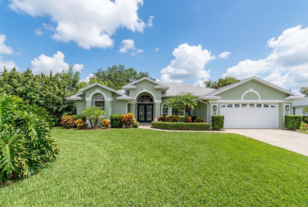 Photo of 513 SE Cliff Road, Port Saint Lucie, FL 34984 (MLS # B26003618)