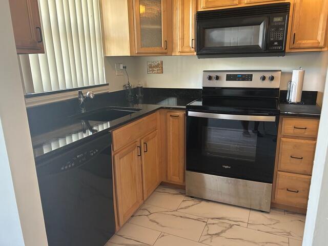 SUNRISE LAKES 170 CONDO - Residential