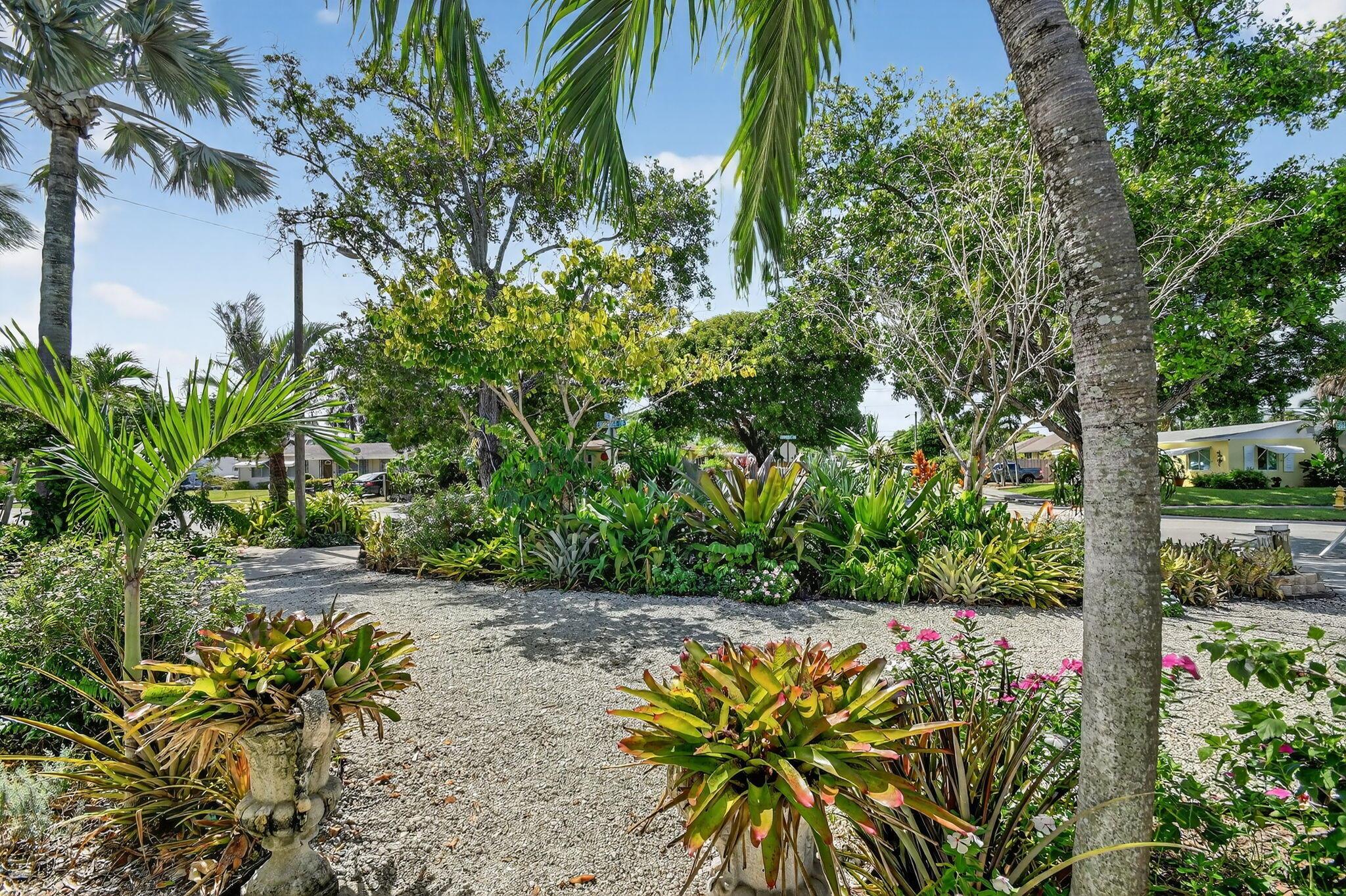 LAKE OSBORNE HEIGHTS - Residential