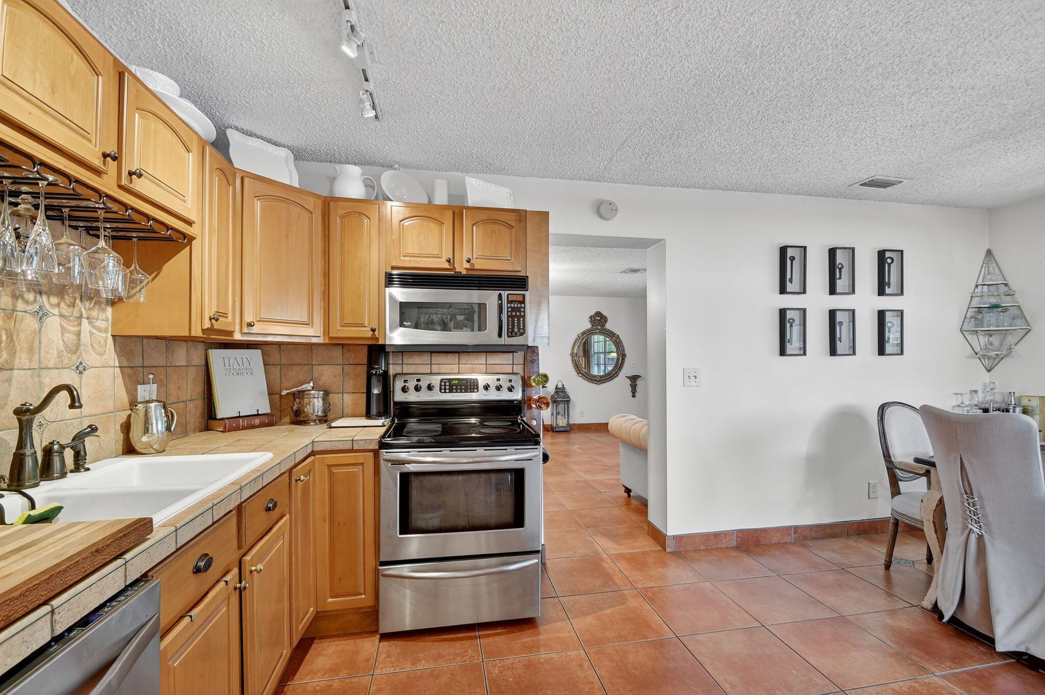 LAKE OSBORNE HEIGHTS - Residential