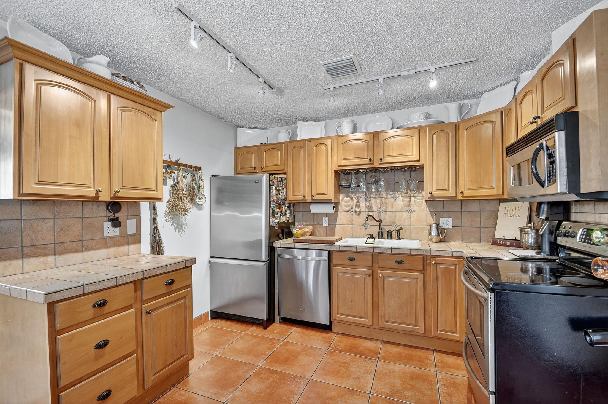 LAKE OSBORNE HEIGHTS - Residential