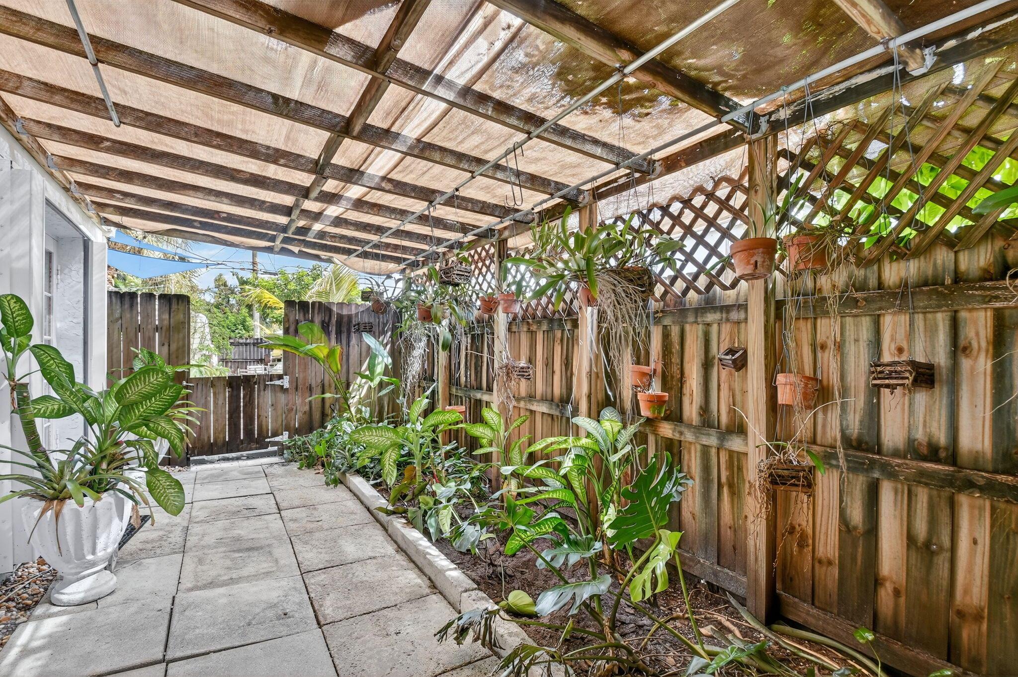 LAKE OSBORNE HEIGHTS - Residential