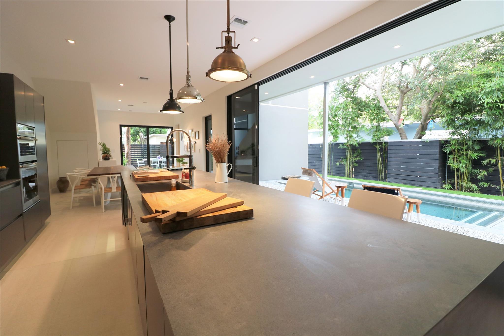 Lauderdale 2-9 D - Residential Lease