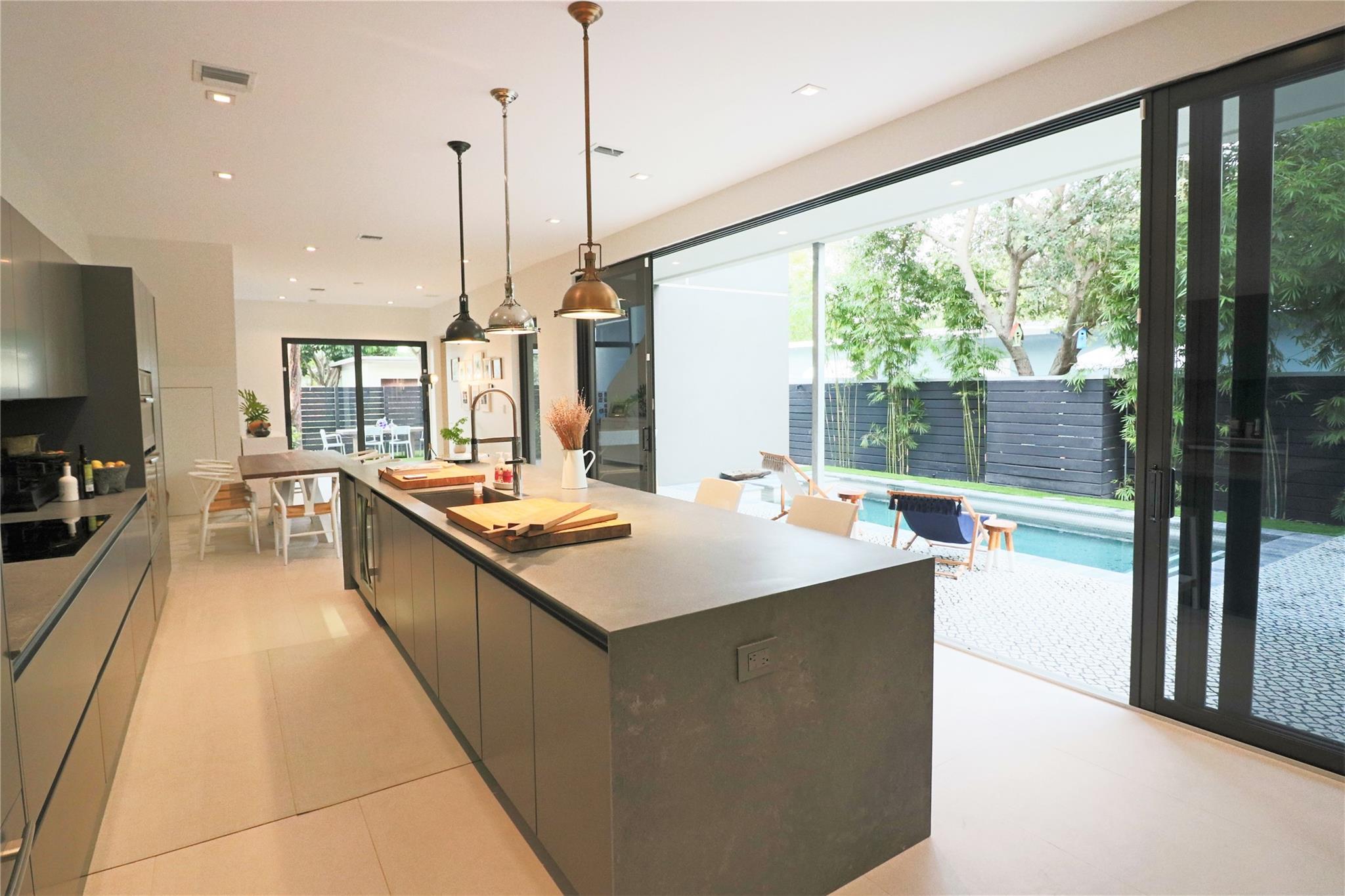 Lauderdale 2-9 D - Residential Lease